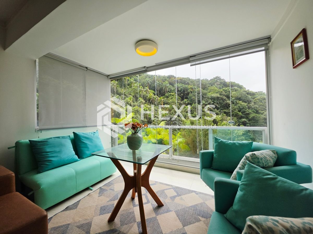 Foto 4 de Apartamento reformado com varanda vista mar e lazer nas Pitangueiras, Guarujá