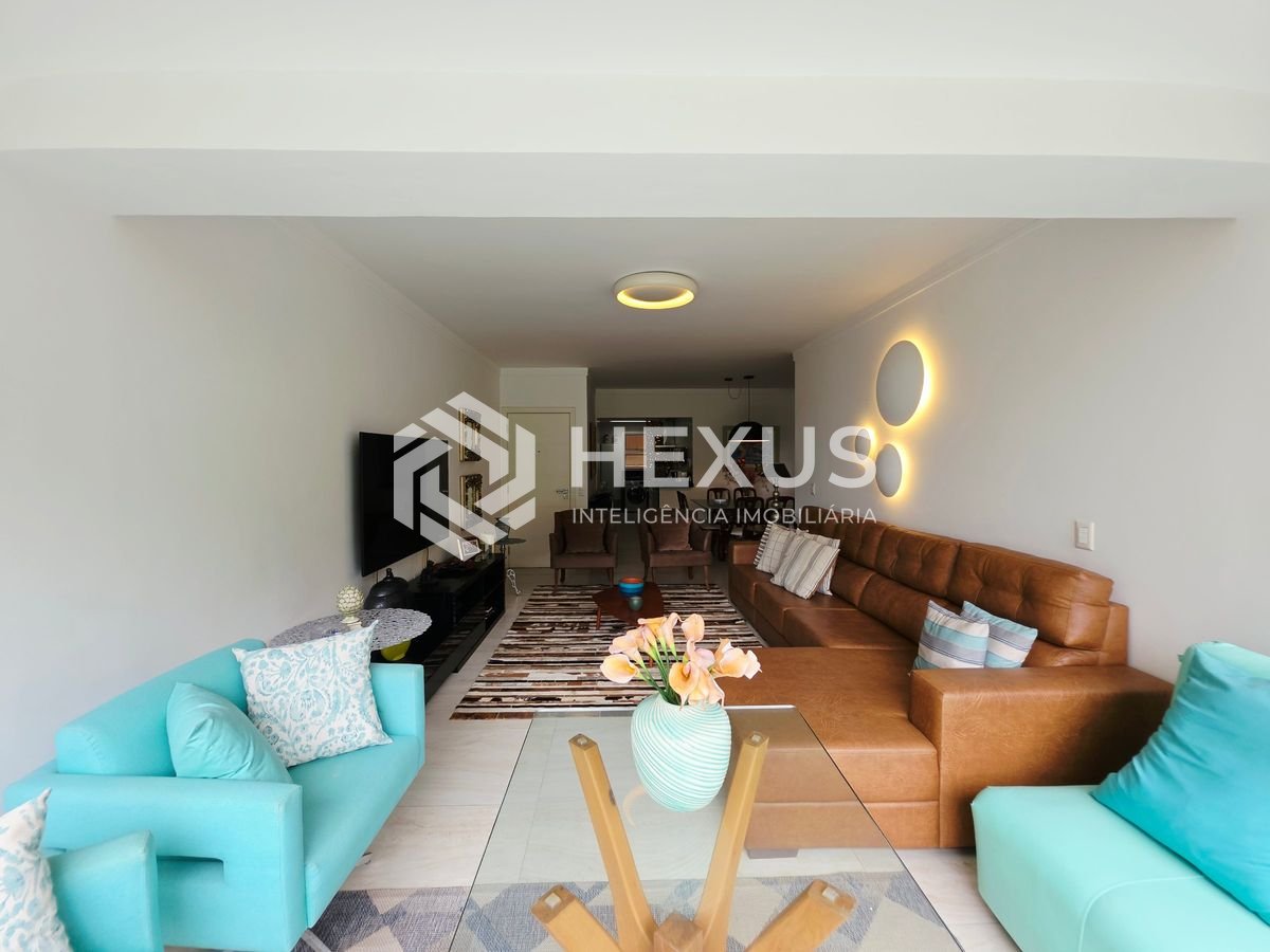 Foto 5 de Apartamento reformado com varanda vista mar e lazer nas Pitangueiras, Guarujá