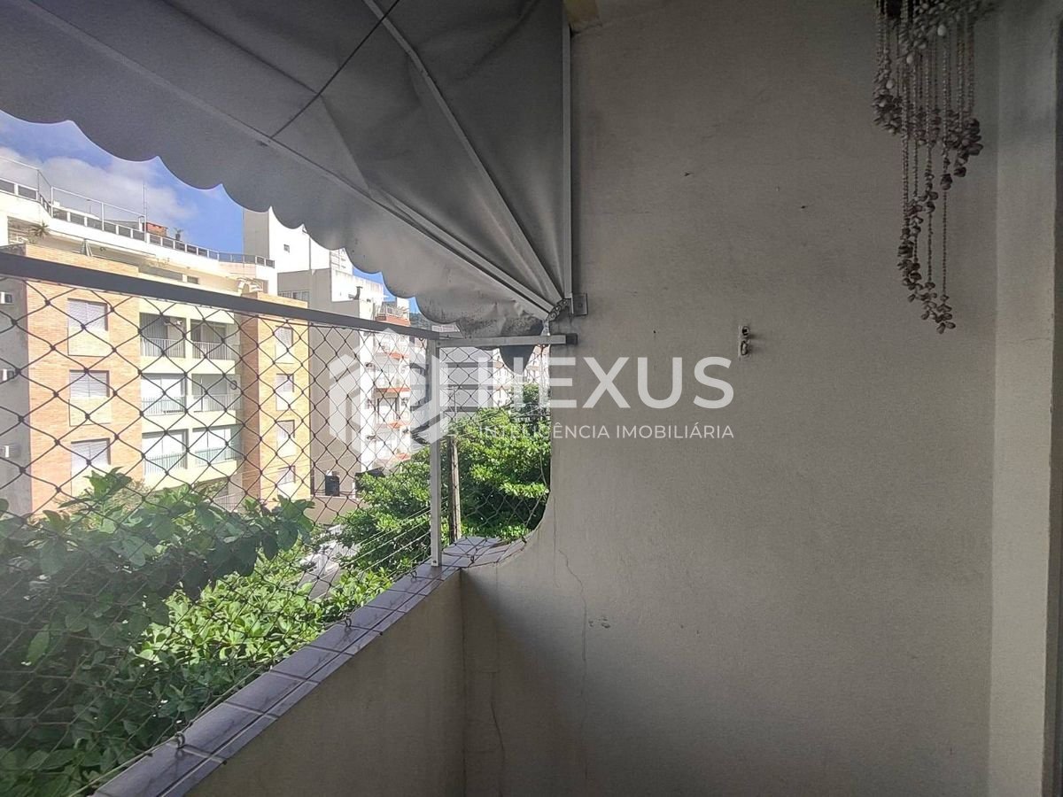 Foto 2 de Apartamento com varanda a 250m da praia na Enseada, Guarujá
