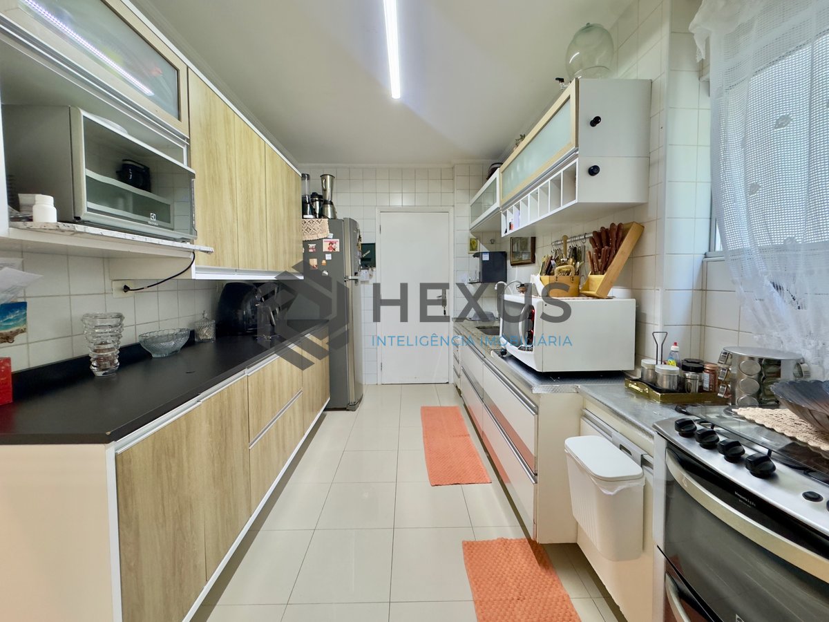 Foto 19 de Apartamento reformado com vista mar e lazer a 100m da praia no Jardim Astúrias, Guarujá