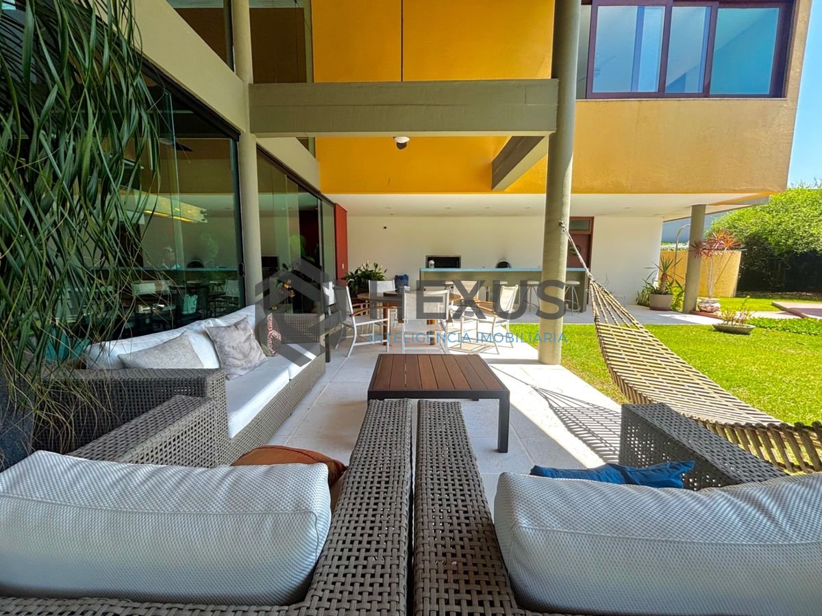 Foto 5 de Casa reformada com piscina e área gourmet no Jardim Acapulco, Guarujá