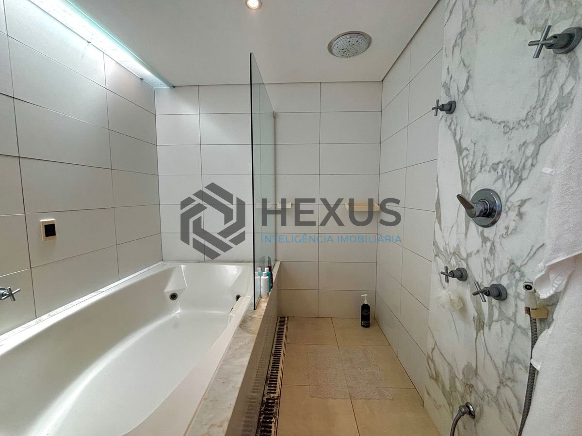 Foto 51 de Casa reformada com piscina e área gourmet no Jardim Acapulco, Guarujá