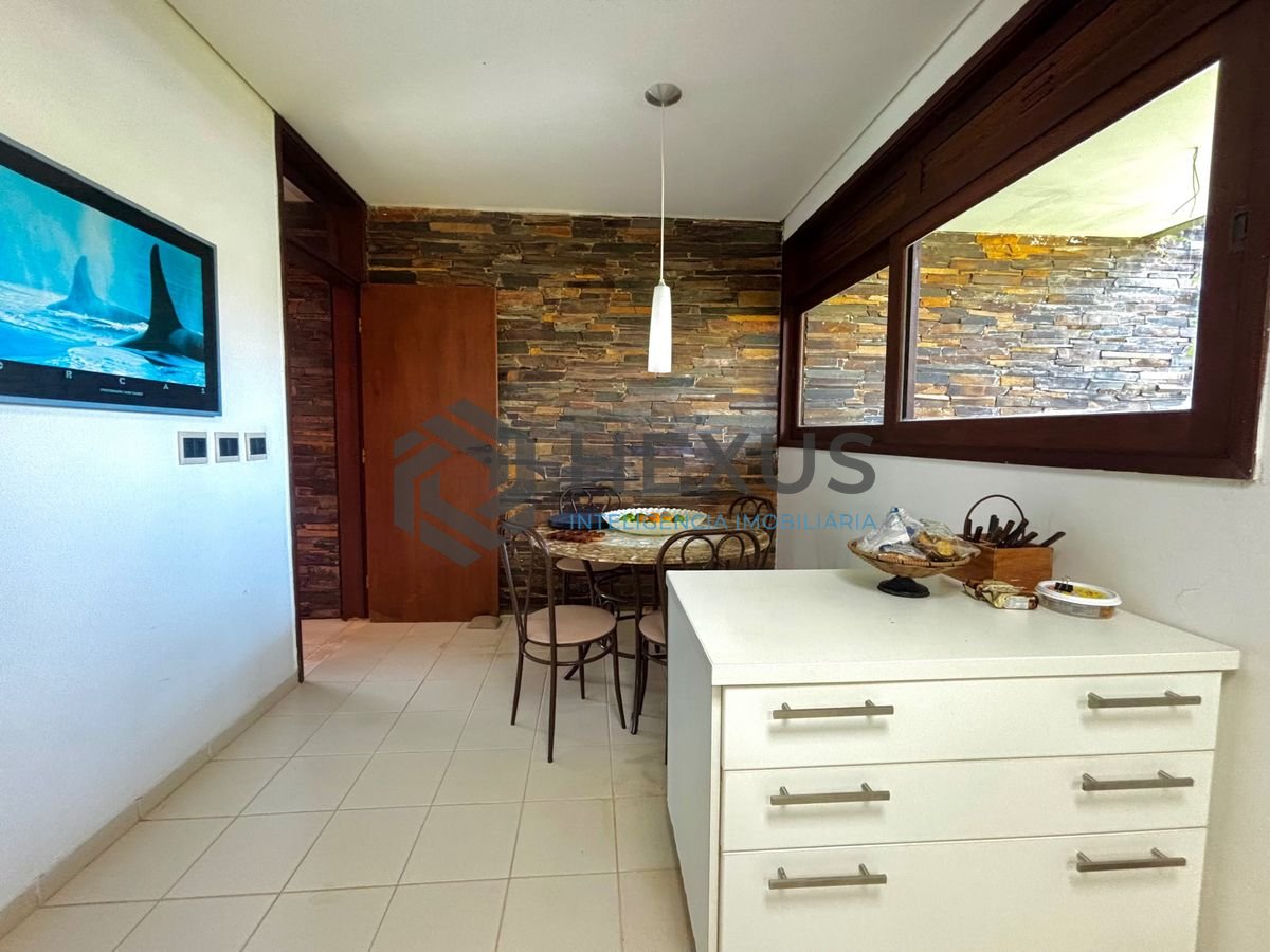 Foto 71 de Casa reformada com piscina e área gourmet no Jardim Acapulco, Guarujá