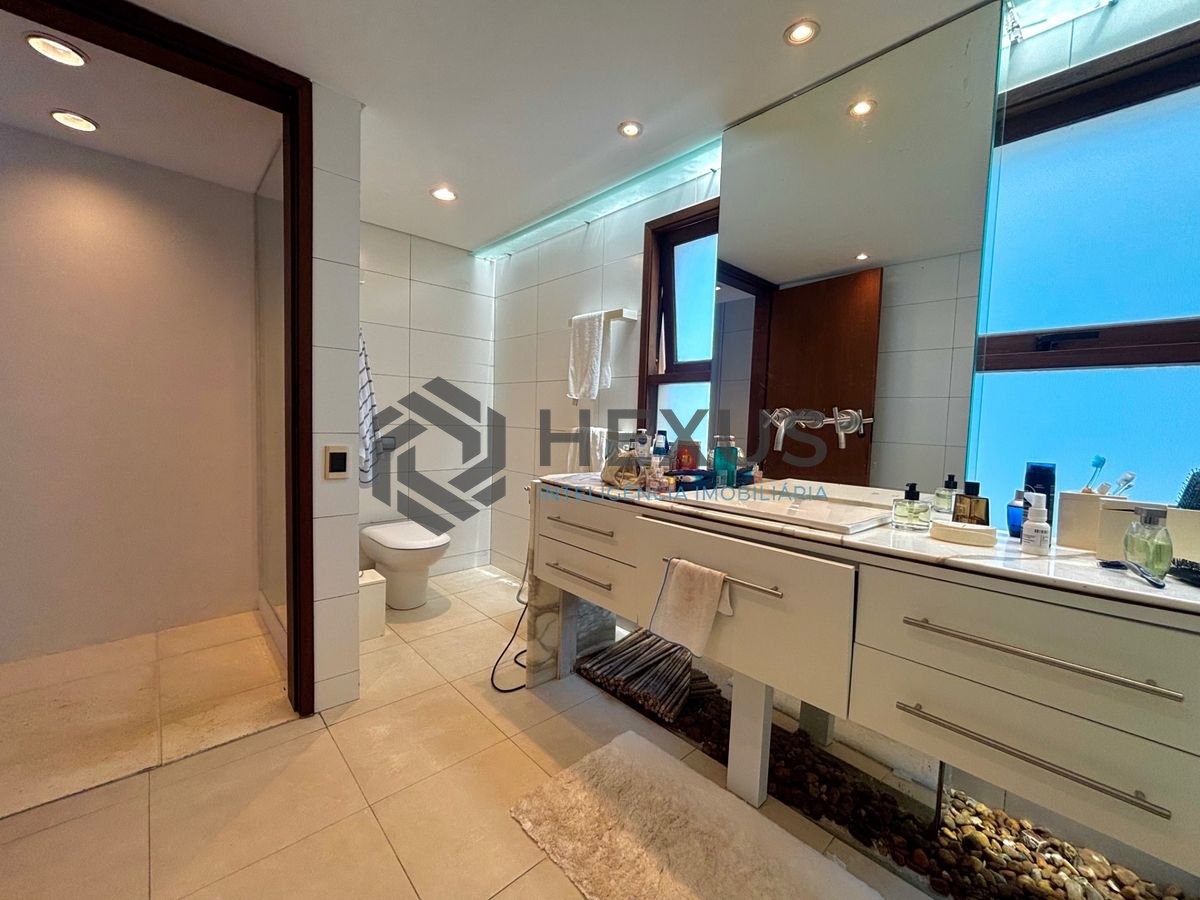 Foto 52 de Casa reformada com piscina e área gourmet no Jardim Acapulco, Guarujá