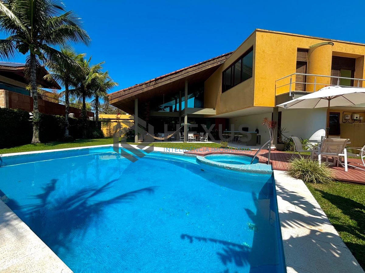 Casa reformada com piscina e área gourmet no Jardim Acapulco, Guarujá