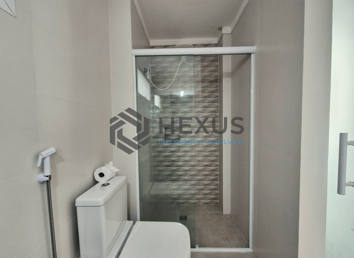 Foto 11 de Apartamento com varanda e lazer nas Pitangueiras, Guarujá