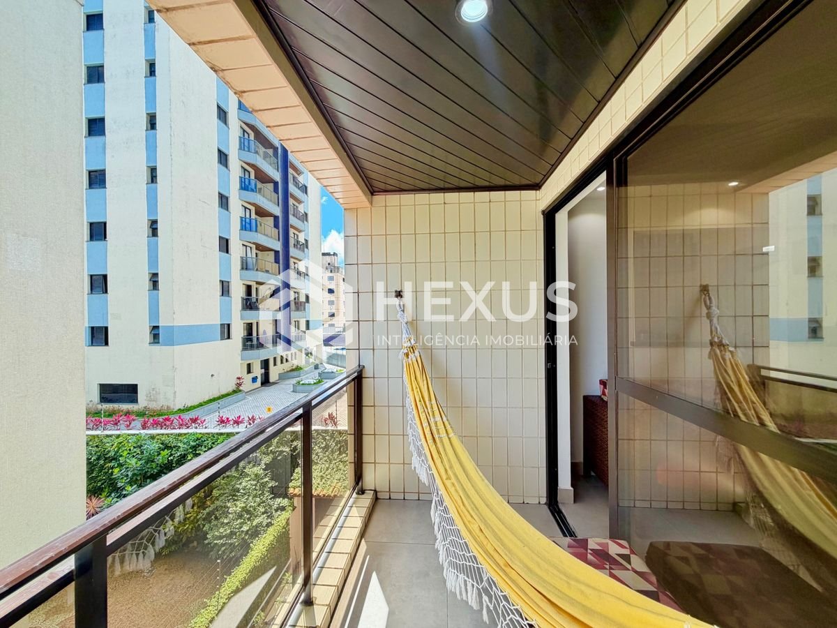Foto 4 de Apartamento reformado com varanda a 200m da praia no Tombo, Guarujá