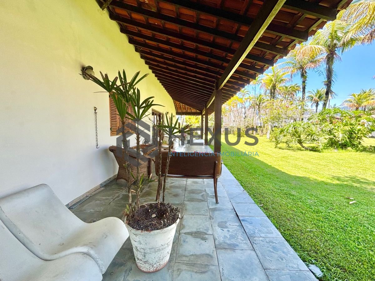 Foto 11 de Casa reformada com piscina e área gourmet no Jardim Acapulco, Guarujá