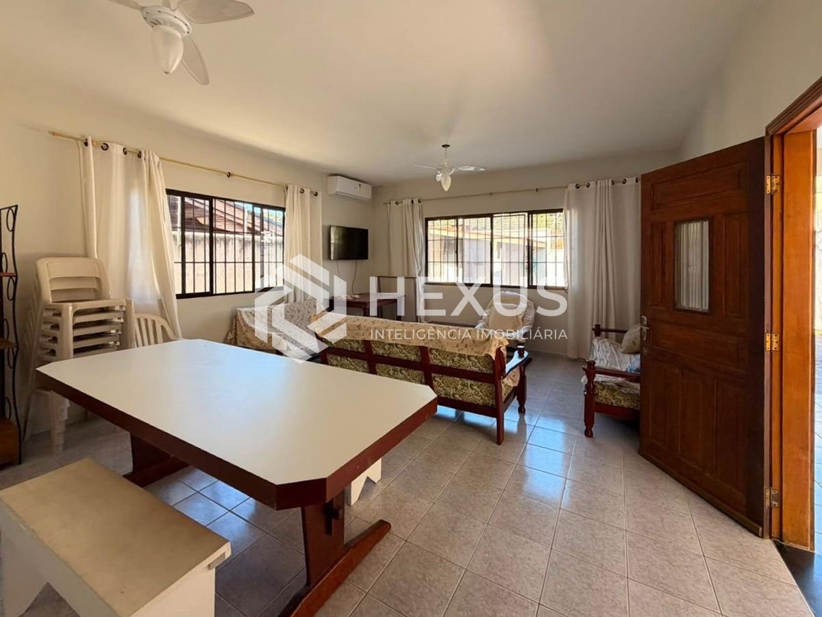 Foto 5 de Casa reformada com varanda e lazer no Balneário Praia do Pernambuco, Guarujá