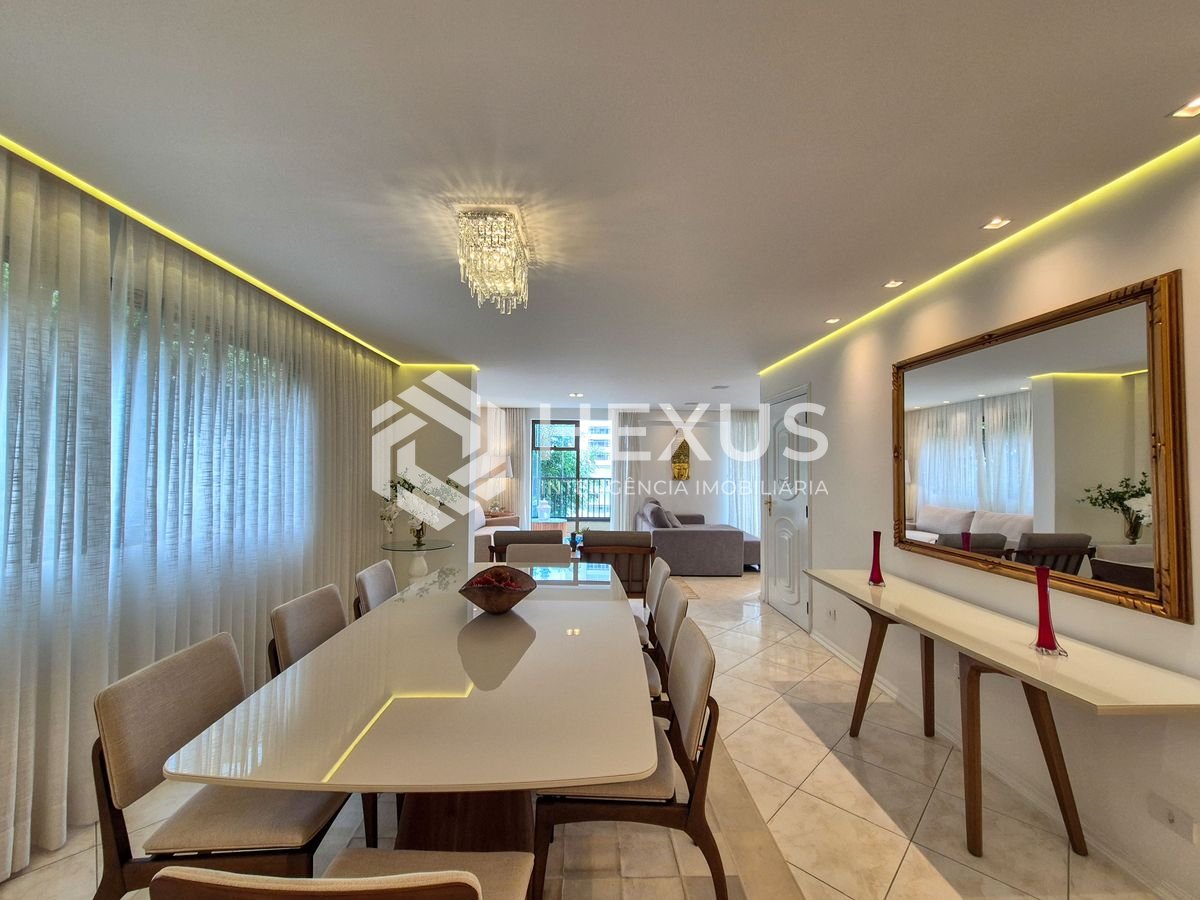 Foto 5 de Apartamento reformado com varanda vista mar a 2 quadras da praia nas Pitangueiras, Guarujá
