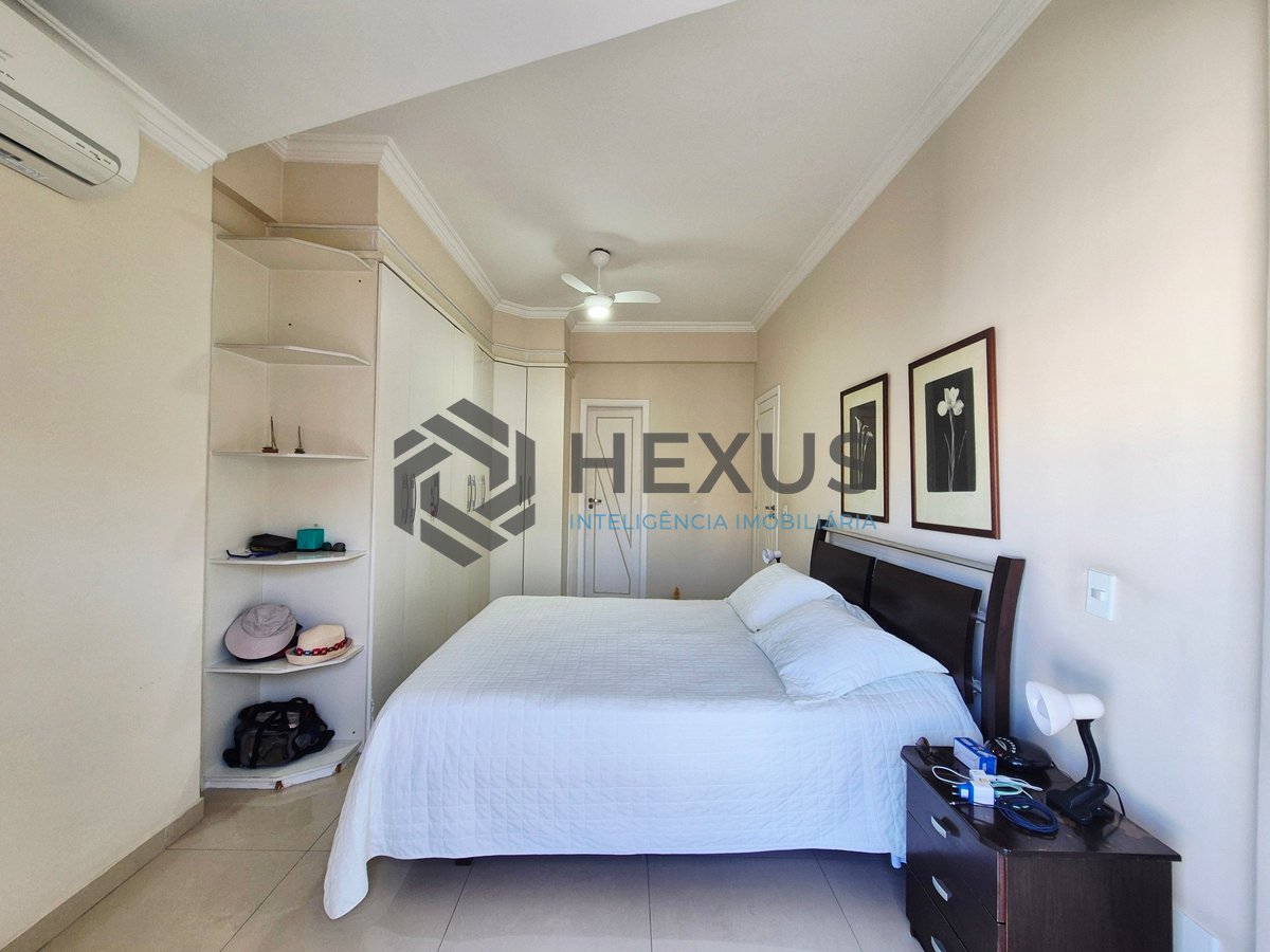 Foto 21 de Apartamento reformado com varanda e lazer a uma quadra da Praia das Pitangueiras, Guaruja