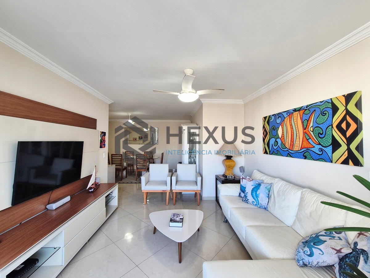 Foto 4 de Apartamento reformado com varanda e lazer a uma quadra da Praia das Pitangueiras, Guaruja