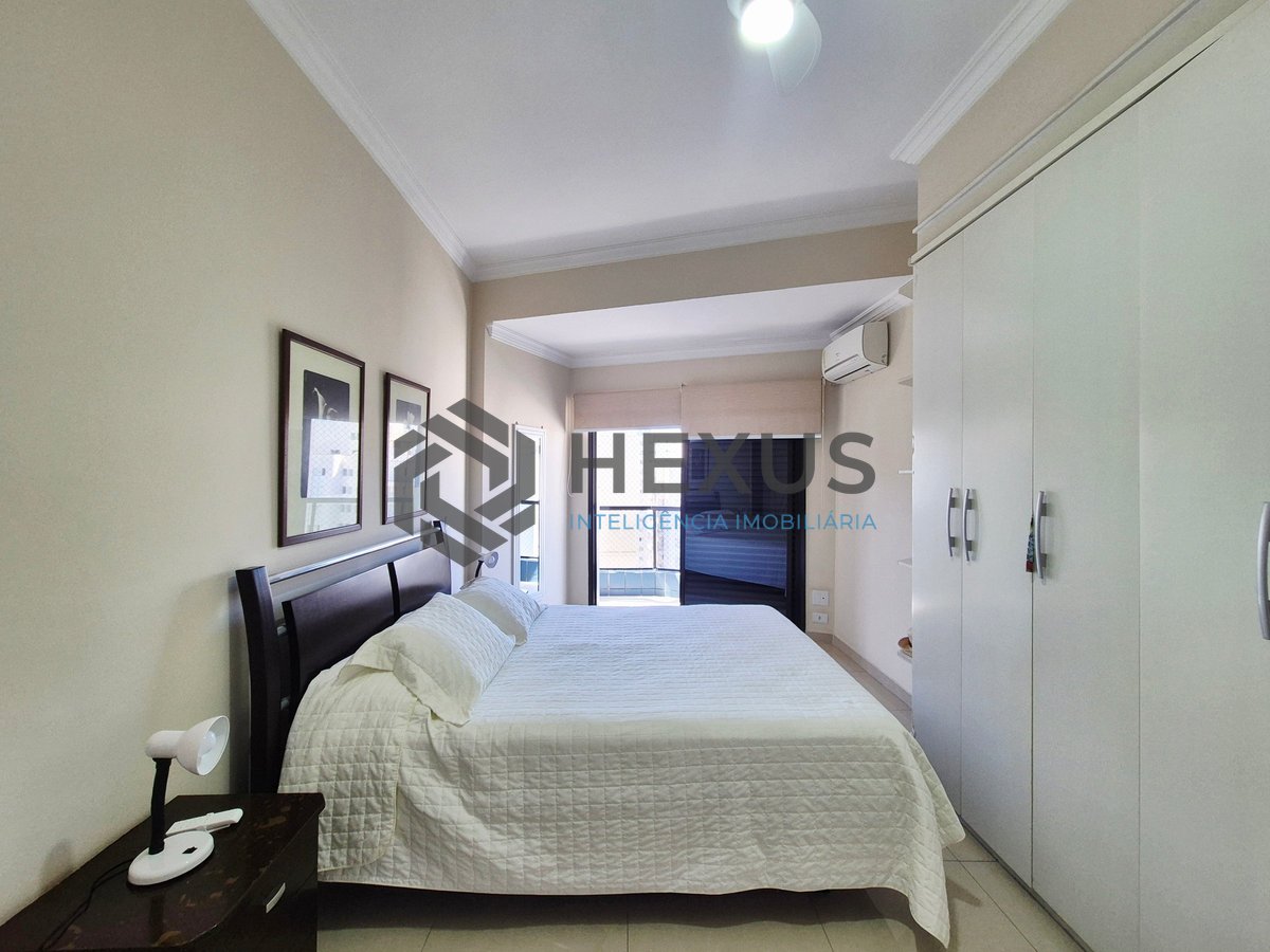 Foto 19 de Apartamento reformado com varanda e lazer a uma quadra da Praia das Pitangueiras, Guaruja