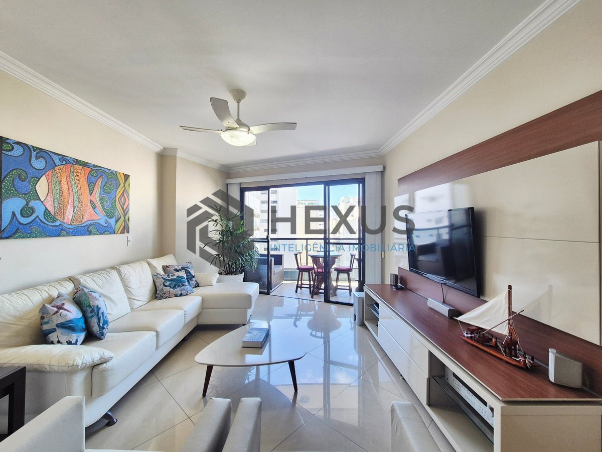 Foto 5 de Apartamento reformado com varanda e lazer a uma quadra da Praia das Pitangueiras, Guaruja