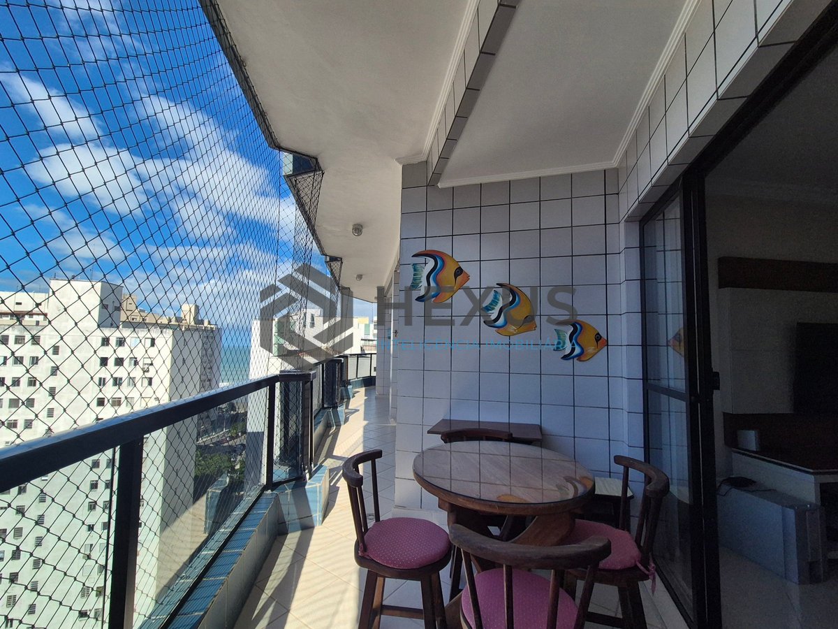 Foto 3 de Apartamento reformado com varanda e lazer a uma quadra da Praia das Pitangueiras, Guaruja