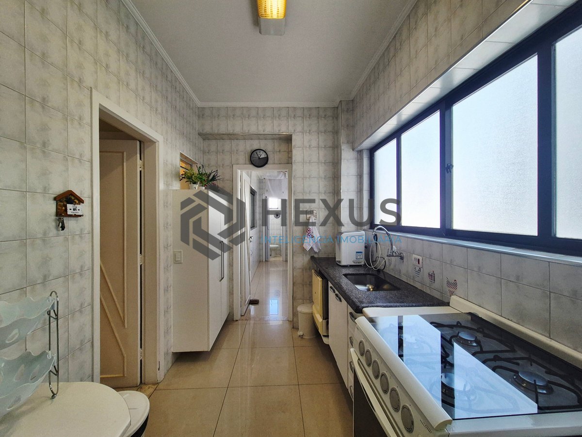 Foto 31 de Apartamento reformado com varanda e lazer a uma quadra da Praia das Pitangueiras, Guaruja