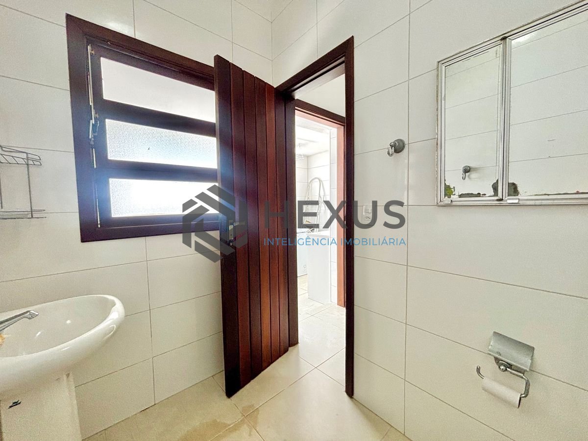 Foto 63 de Casa reformada com piscina e área gourmet no Jardim Acapulco, Guarujá