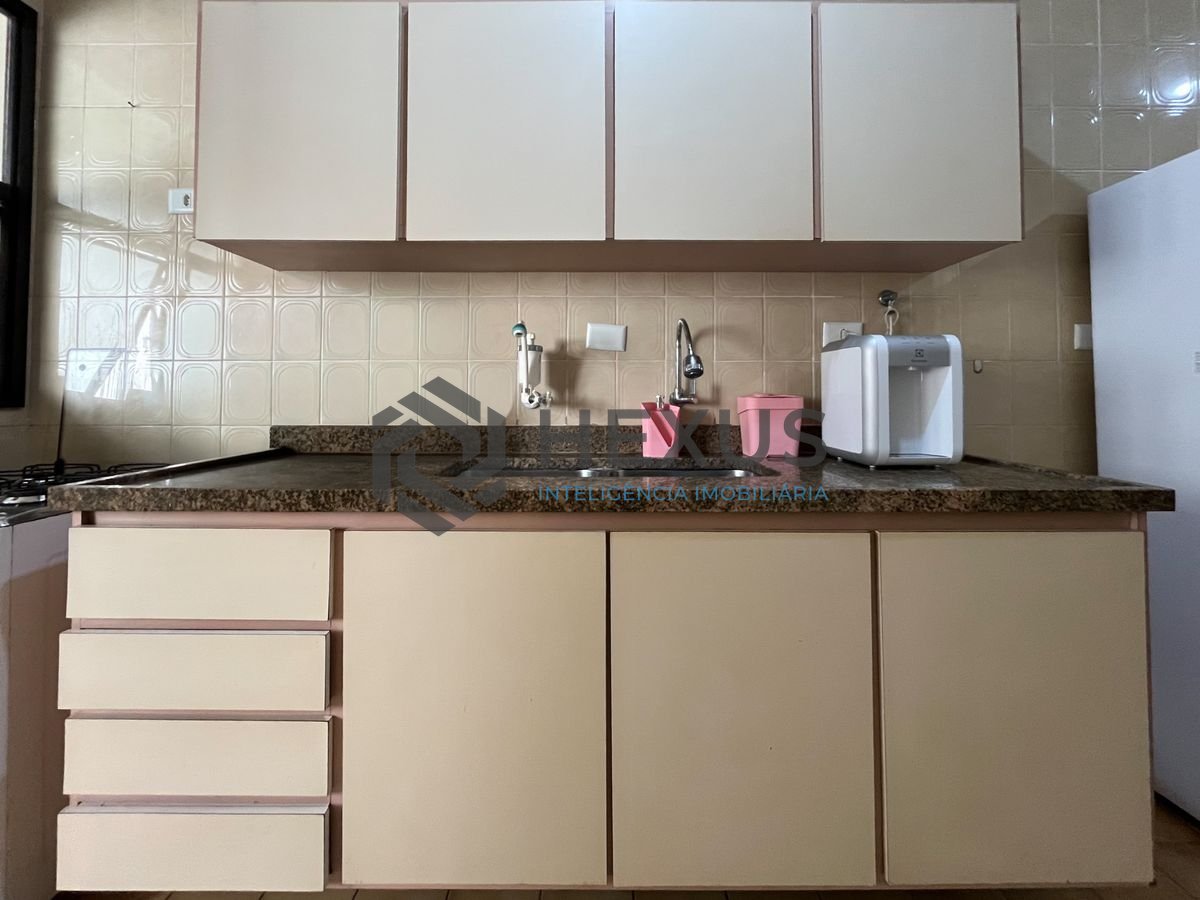 Foto 28 de Apartamento com varanda a 1 quadra da praia nas Pitangueiras, Guarujá