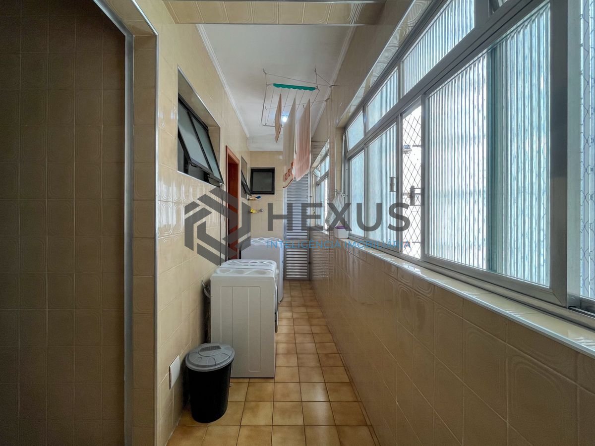 Foto 30 de Apartamento com varanda a 1 quadra da praia nas Pitangueiras, Guarujá
