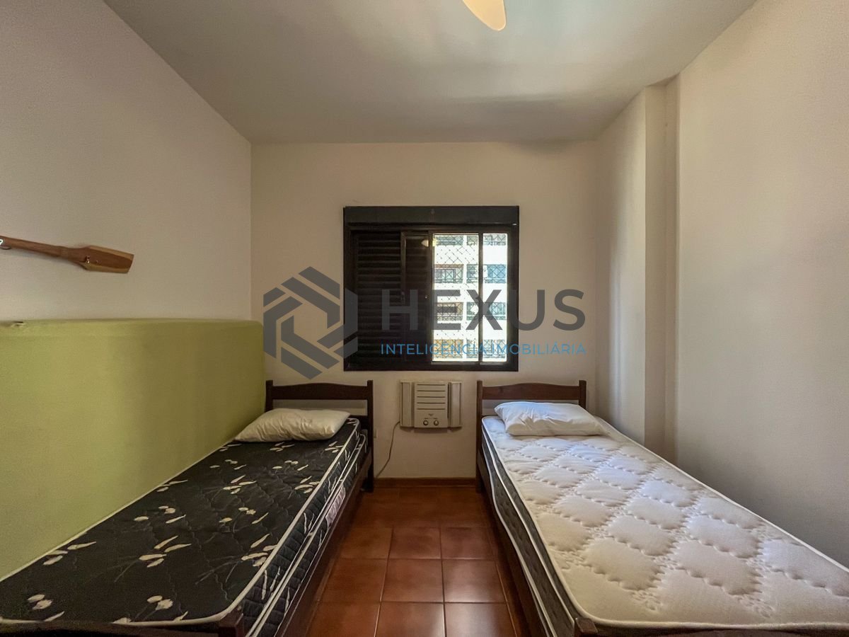 Foto 13 de Apartamento com varanda a 1 quadra da praia nas Pitangueiras, Guarujá
