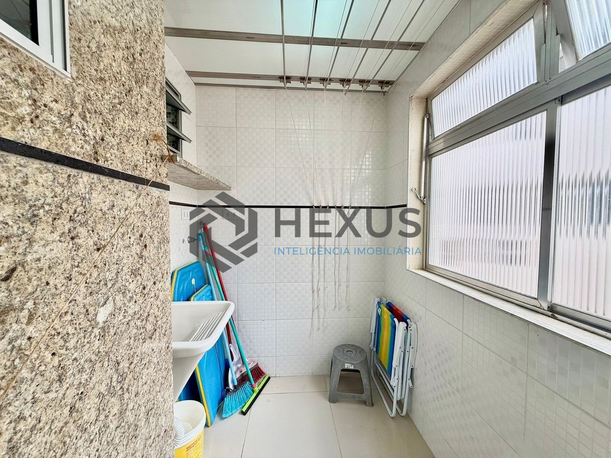 Foto 31 de Apartamento reformado com varanda e lazer a 150m da praia na Enseada, Guarujá