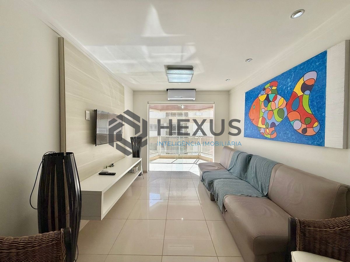 Foto 2 de Apartamento reformado com varanda e lazer a 150m da praia na Enseada, Guarujá