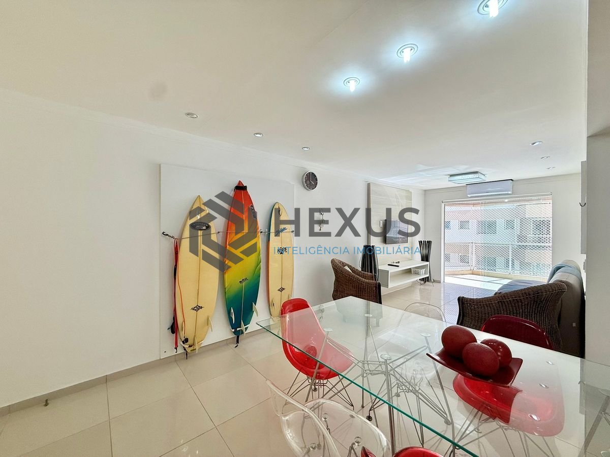 Foto 12 de Apartamento reformado com varanda e lazer a 150m da praia na Enseada, Guarujá