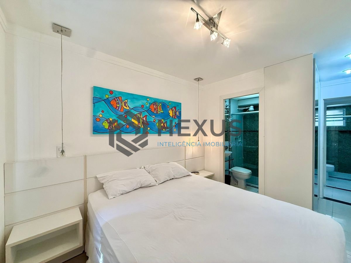 Foto 19 de Apartamento reformado com varanda e lazer a 150m da praia na Enseada, Guarujá