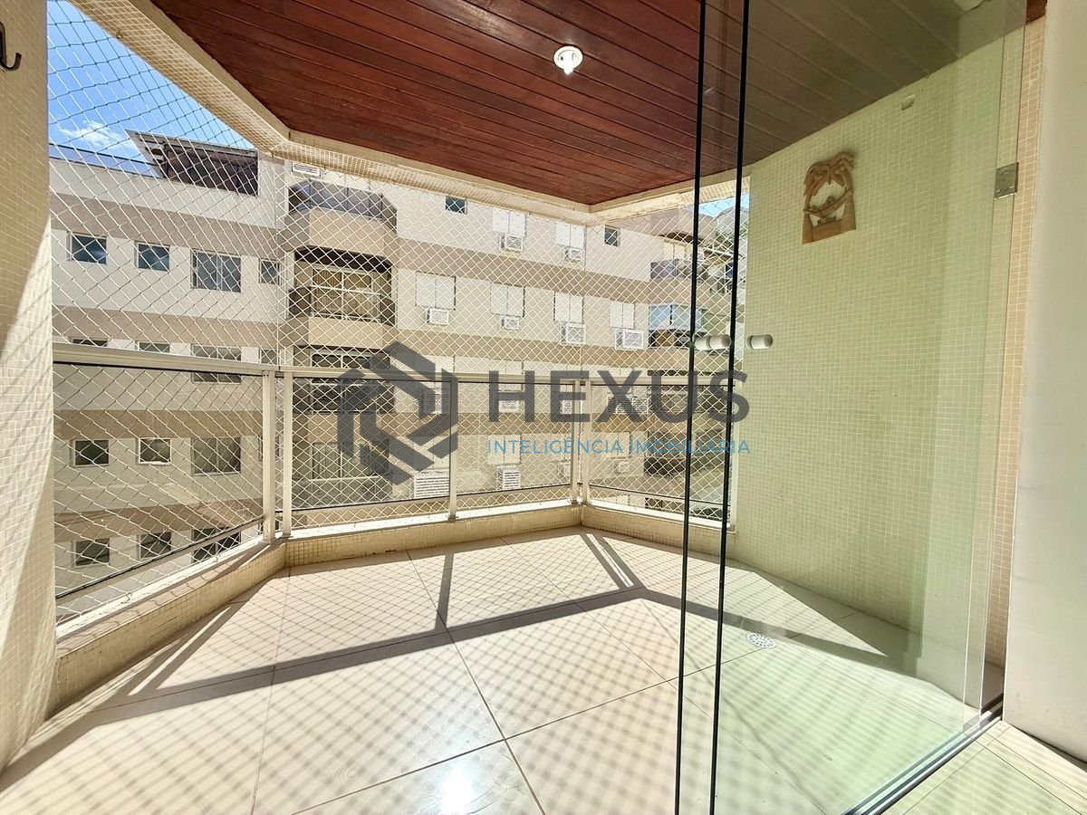 Foto 9 de Apartamento reformado com varanda e lazer a 150m da praia na Enseada, Guarujá