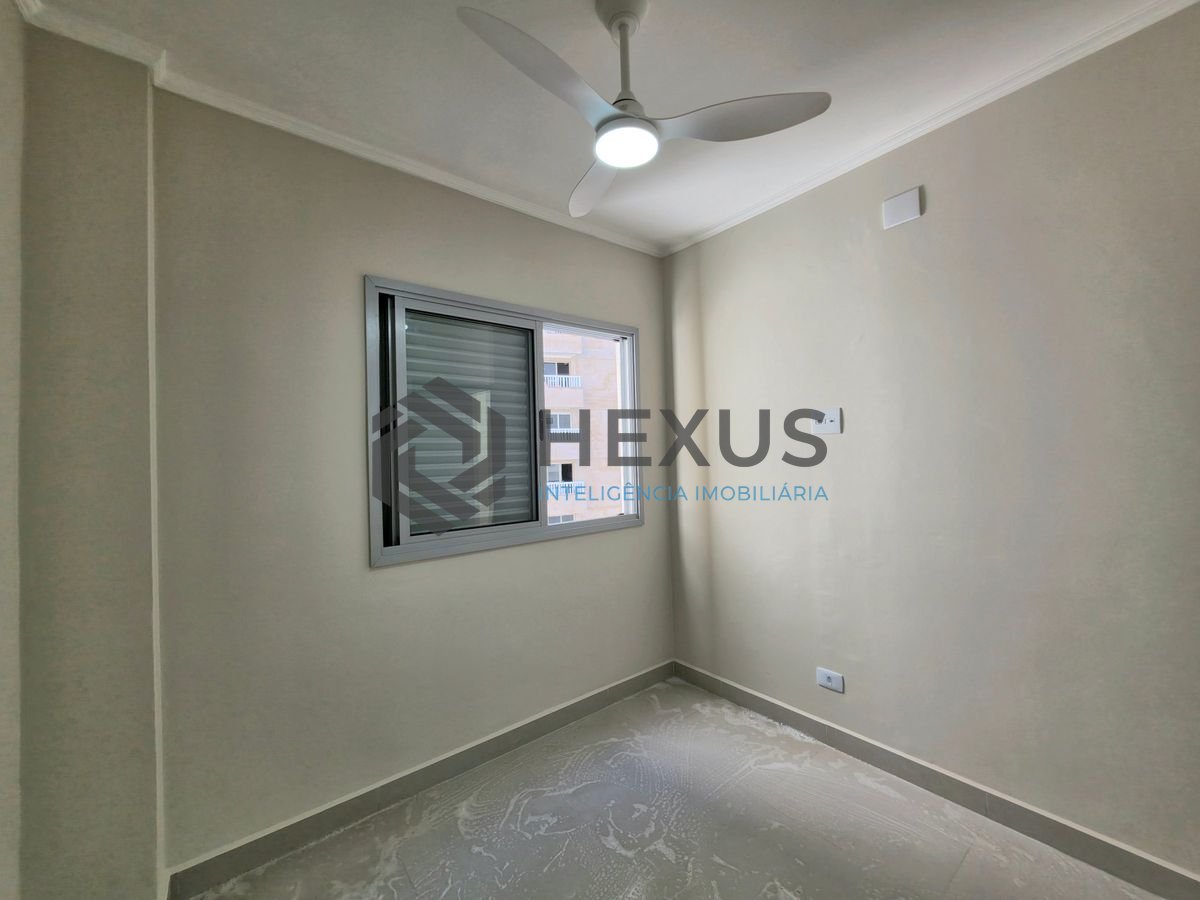 Foto 6 de Apartamento reformado com varanda e lazer nas Pitangueiras, Guarujá