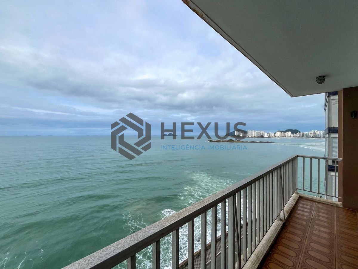 Apartamento frente mar com varanda vista mar na região do Morro do Maluf nas Pitangueiras, Guarujá