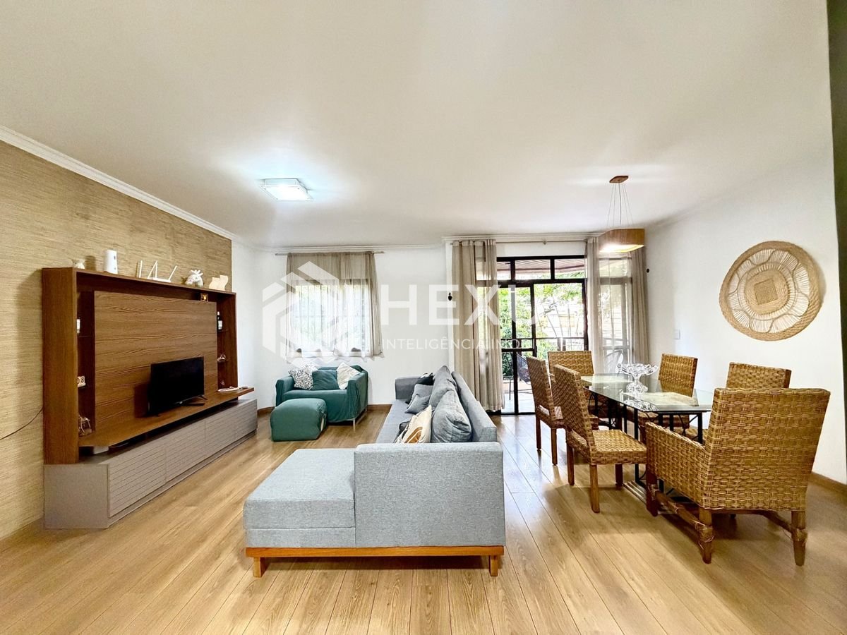 Foto 4 de Apartamento reformado com varanda a 450m da praia na Enseada, Guarujá