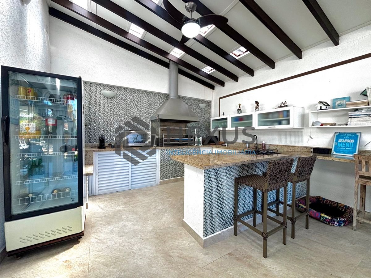 Foto 32 de Casa reformada com piscina e área gourmet no Jardim Acapulco, Guarujá