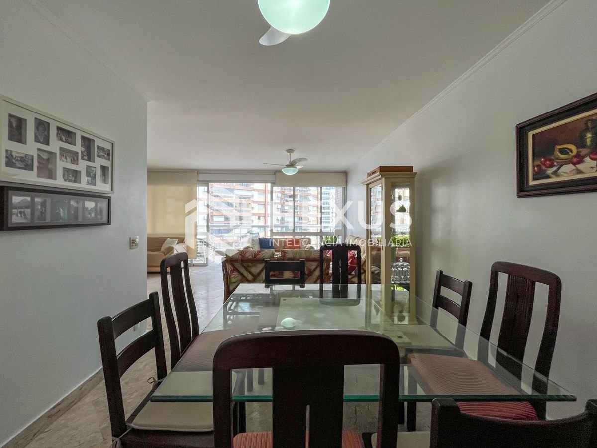 Foto 5 de Apartamento frente mar com varanda vista mar e lazer nas Pitangueiras, Guarujá