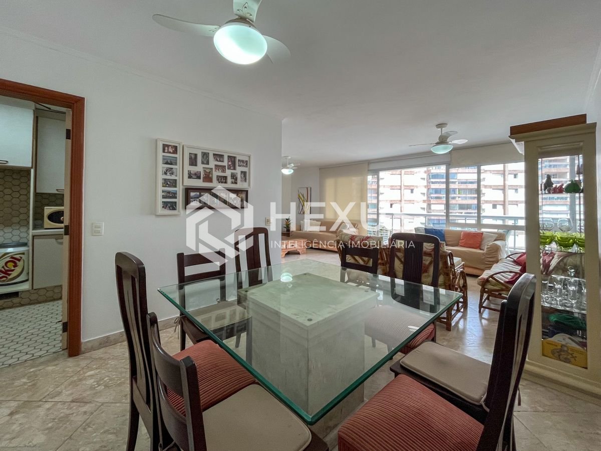 Foto 3 de Apartamento frente mar com varanda vista mar e lazer nas Pitangueiras, Guarujá