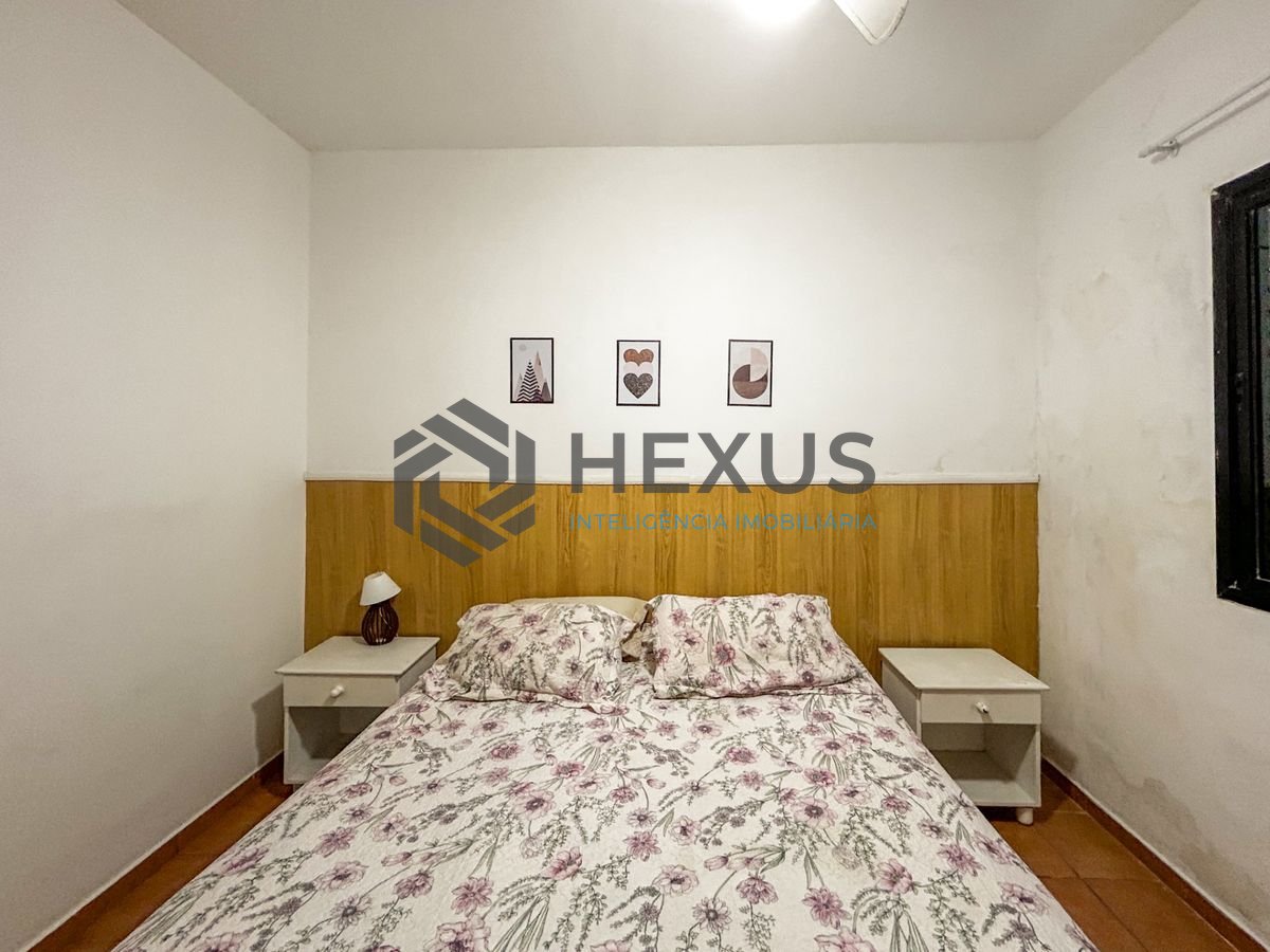 Foto 10 de Apartamento reformado com varanda a 500m da praia na Enseada, Guarujá