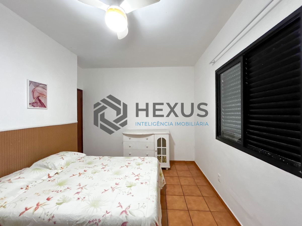 Foto 18 de Apartamento reformado com varanda a 500m da praia na Enseada, Guarujá