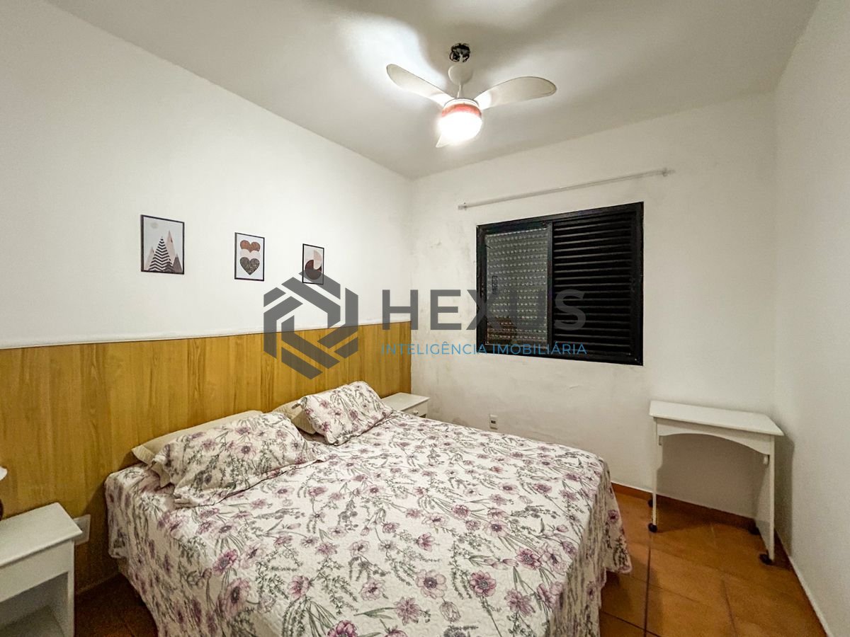 Foto 9 de Apartamento reformado com varanda a 500m da praia na Enseada, Guarujá