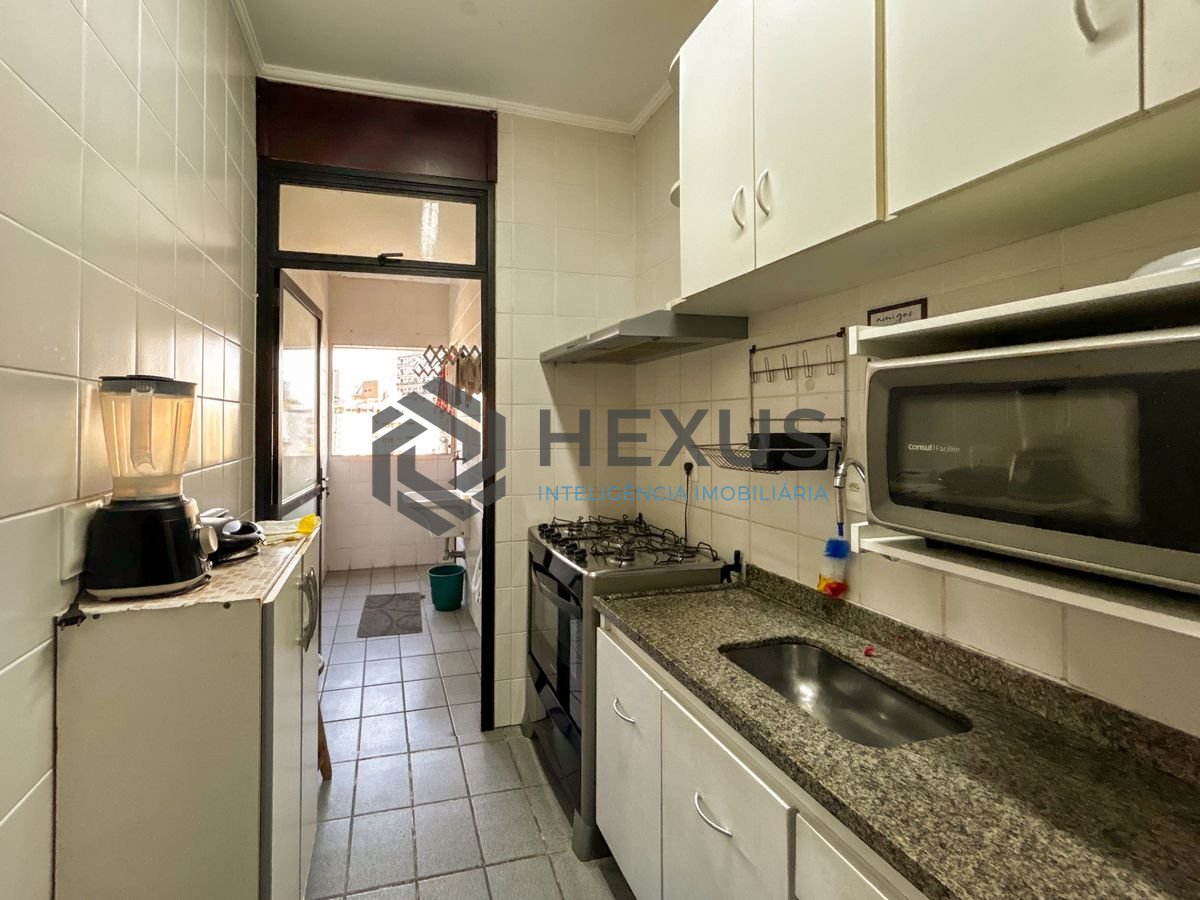 Foto 19 de Apartamento reformado com varanda a 500m da praia na Enseada, Guarujá