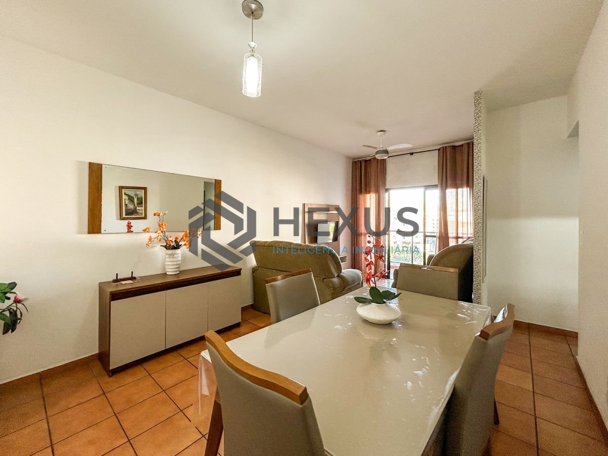 Foto 5 de Apartamento reformado com varanda a 500m da praia na Enseada, Guarujá