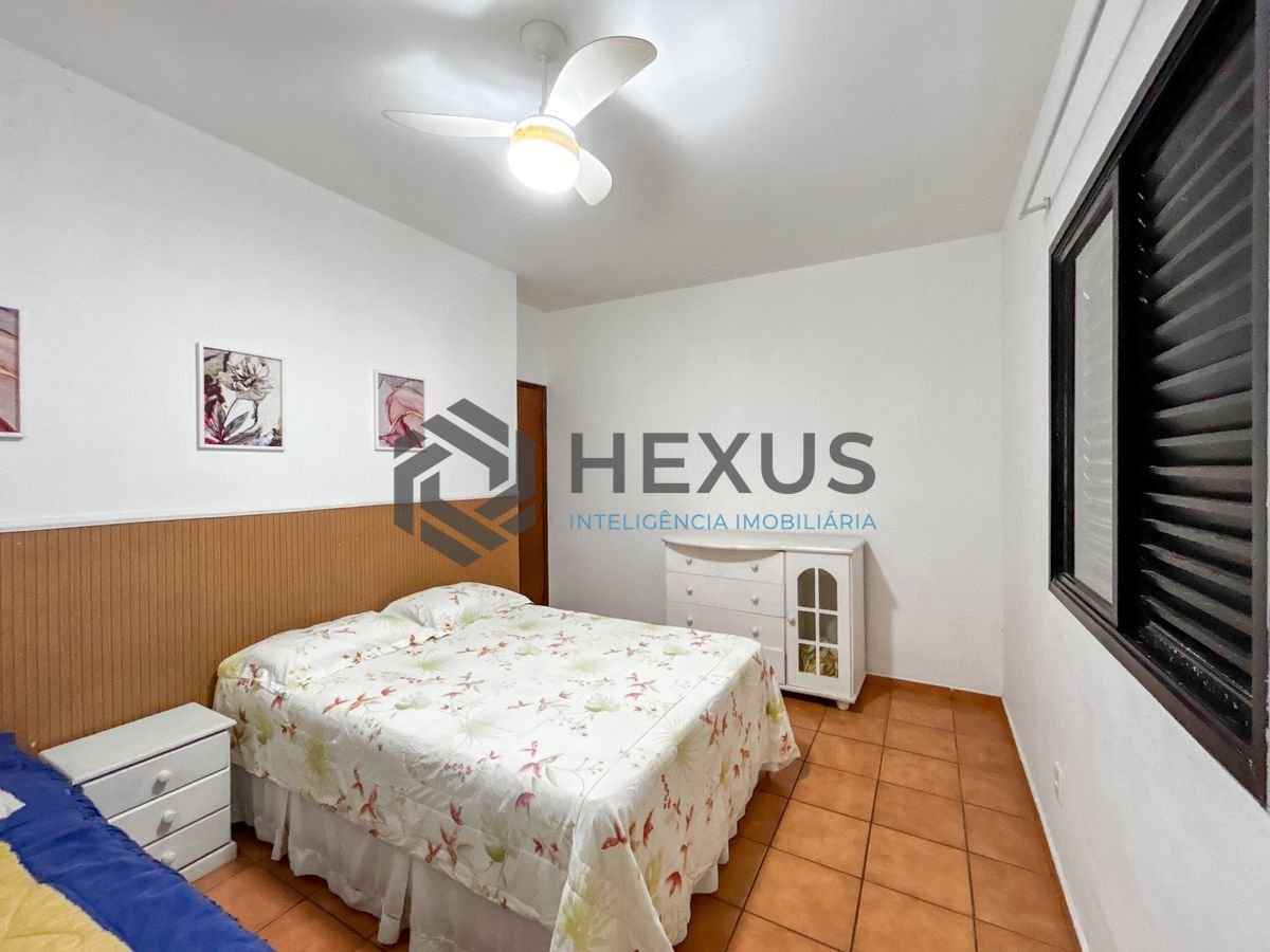 Foto 17 de Apartamento reformado com varanda a 500m da praia na Enseada, Guarujá