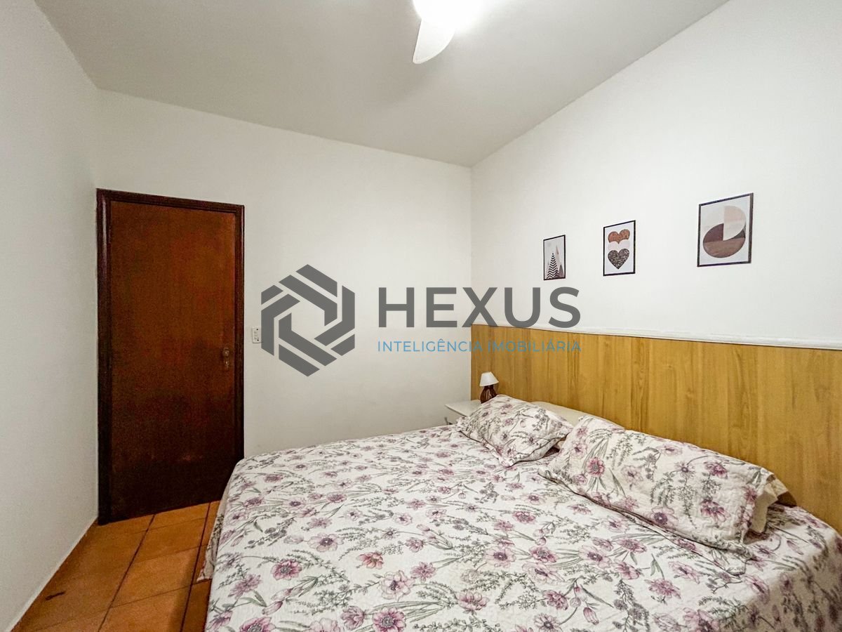 Foto 11 de Apartamento reformado com varanda a 500m da praia na Enseada, Guarujá
