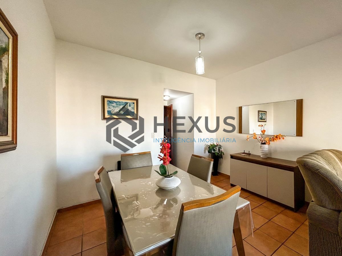 Foto 8 de Apartamento reformado com varanda a 500m da praia na Enseada, Guarujá