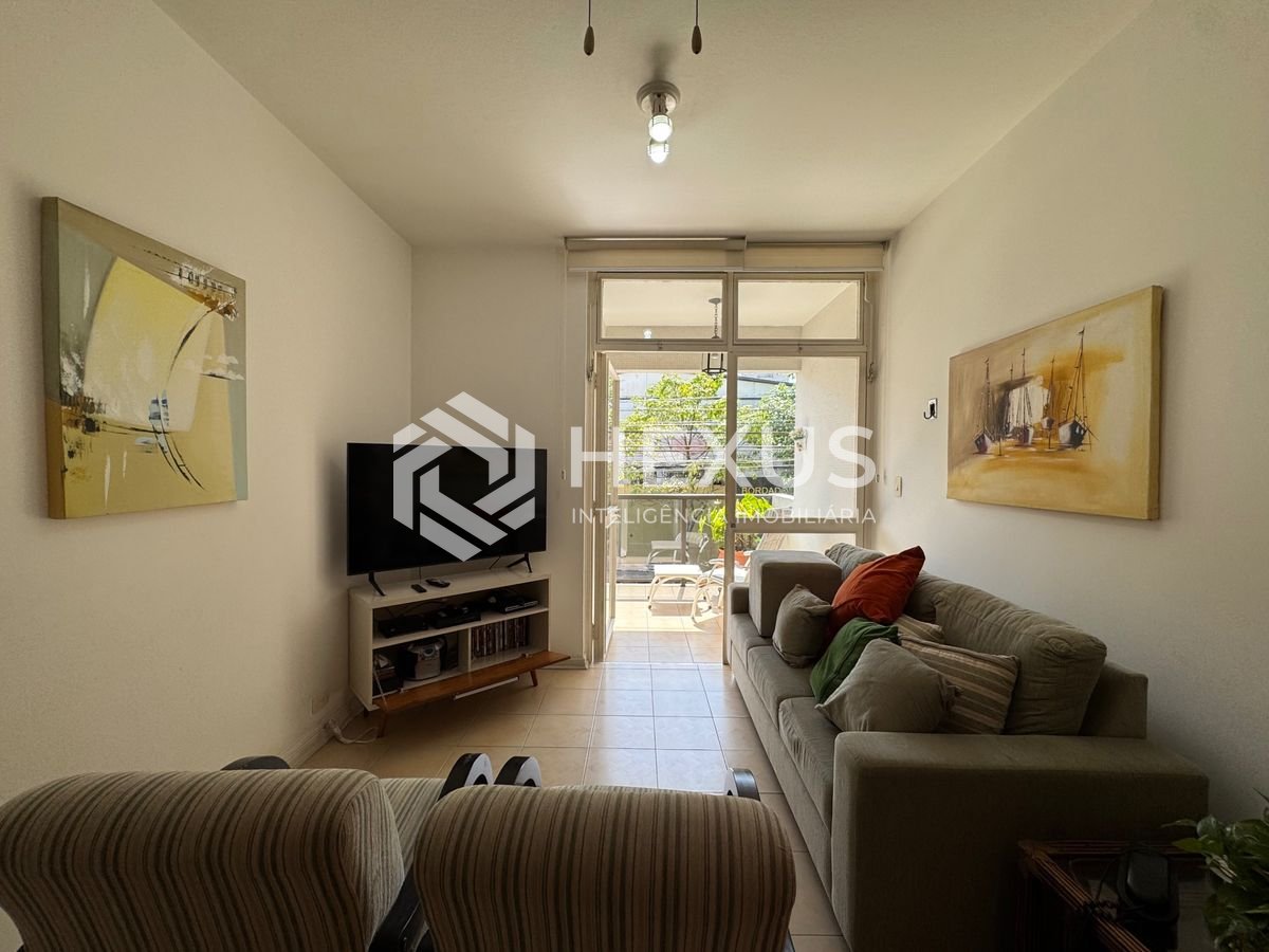 Foto 5 de Apartamento com varanda a 200m da praia nas Pitangueiras, Guarujá