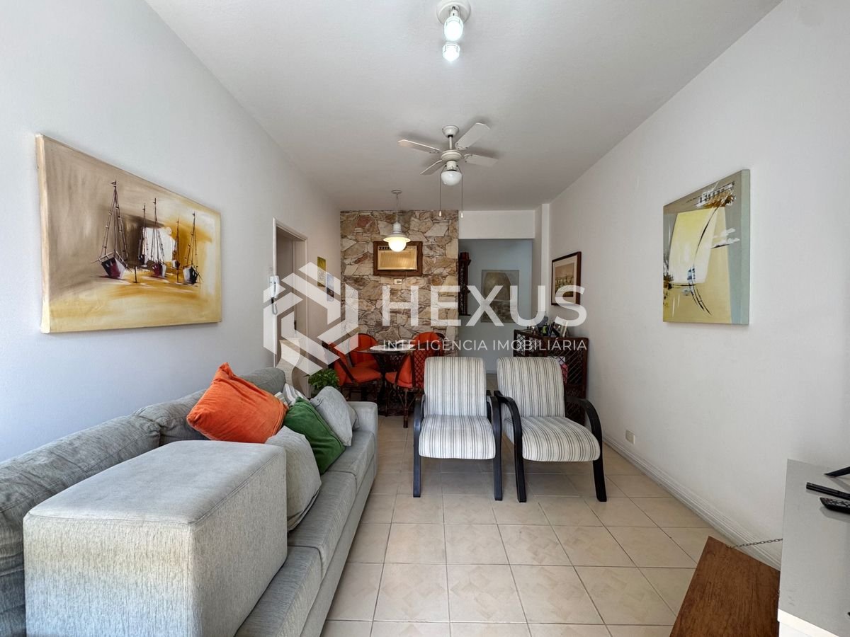 Apartamento com varanda a 200m da praia nas Pitangueiras, Guarujá
