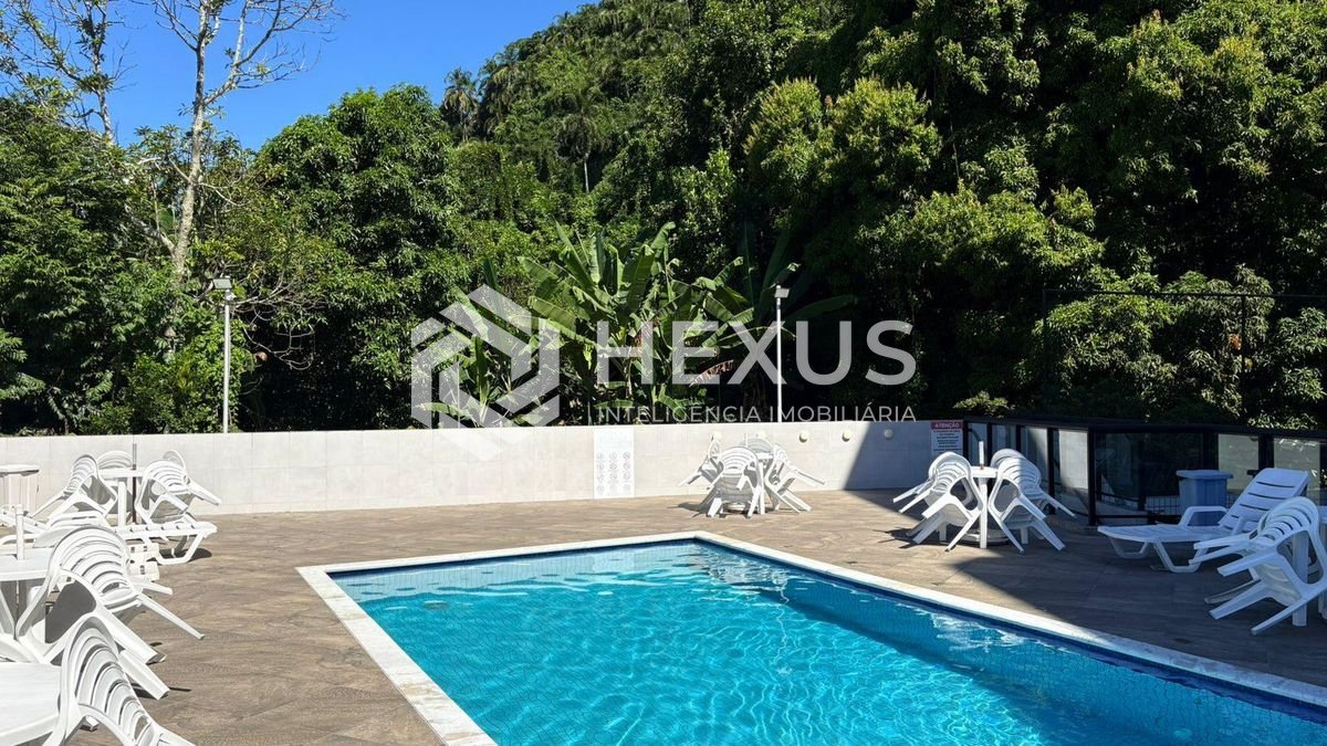 Apartamento com varanda e lazer a 500m da praia na Enseada, Guarujá