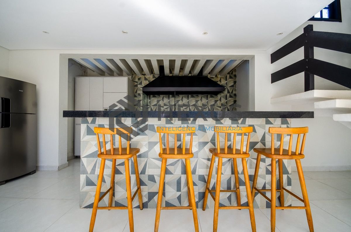 Foto 7 de Casa reformado com piscina e área gourmet a 250m da praia no Pernambuco, Guarujá