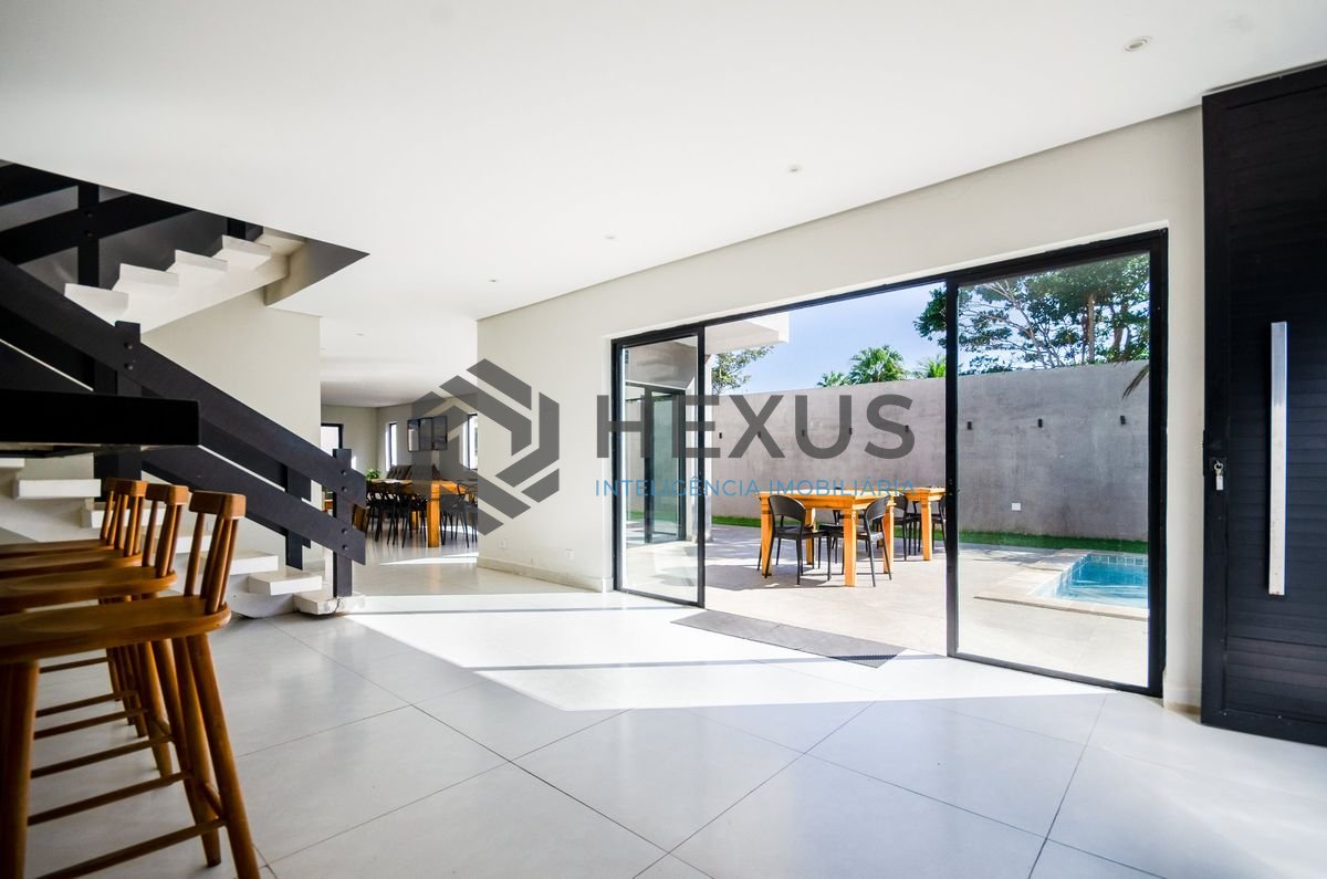 Foto 9 de Casa reformado com piscina e área gourmet a 250m da praia no Pernambuco, Guarujá
