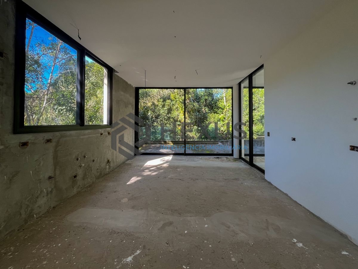 Foto 19 de Casa nova Tela em Branco, 300 mts da praia, no Condomínio Iporanga, Guarujá, SP