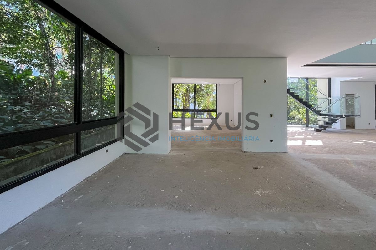 Foto 12 de Casa nova Tela em Branco, 300 mts da praia, no Condomínio Iporanga, Guarujá, SP